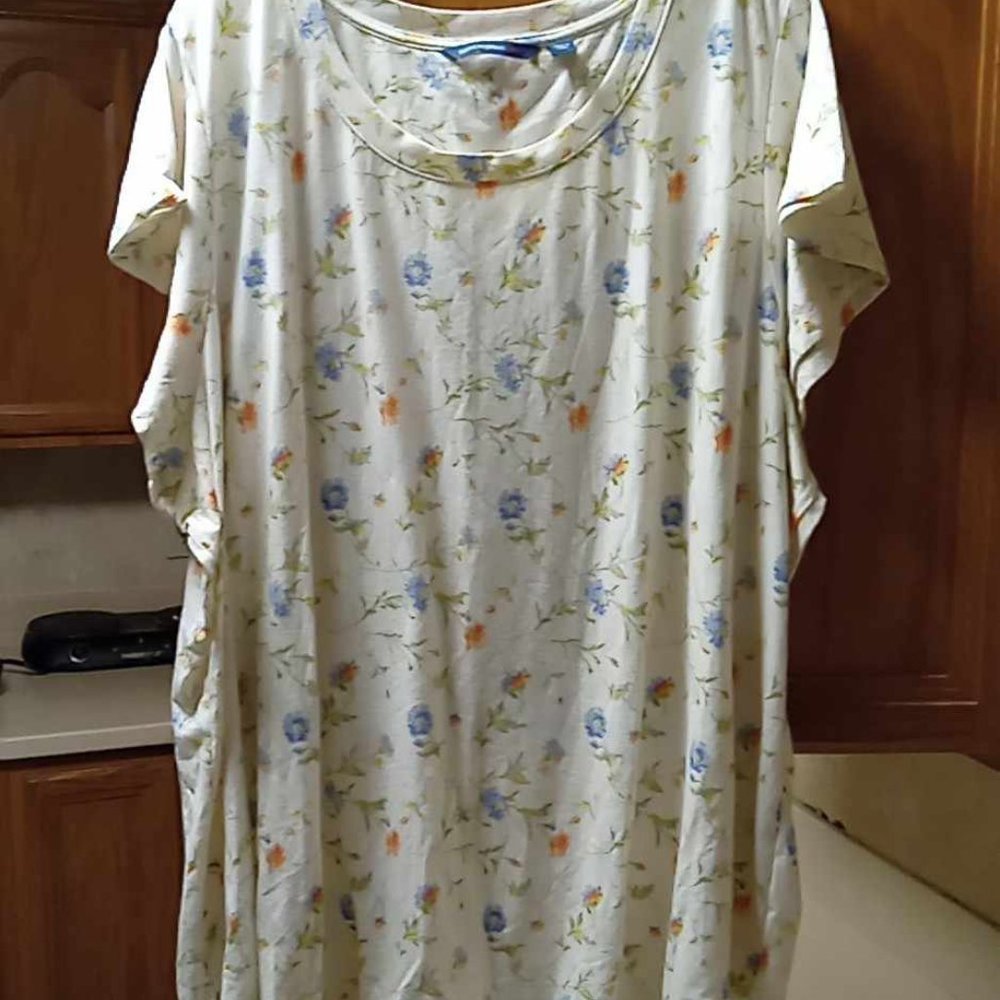WOMENS TOP SIZE 2X